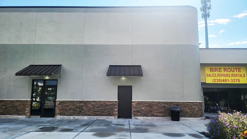 More Photos Of 8595 College Pky, Fort Myers Storefront For Lease