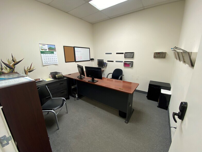 More Photos Of 6280 S Valley View Blvd, Las Vegas Distribution For Lease