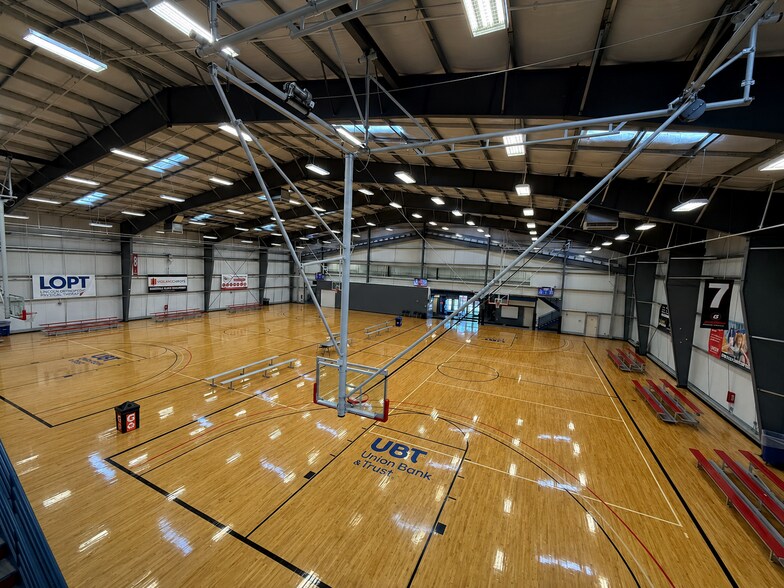 More Photos Of 315 Speedway Cir, Lincoln Sports And Entertainment For Lease