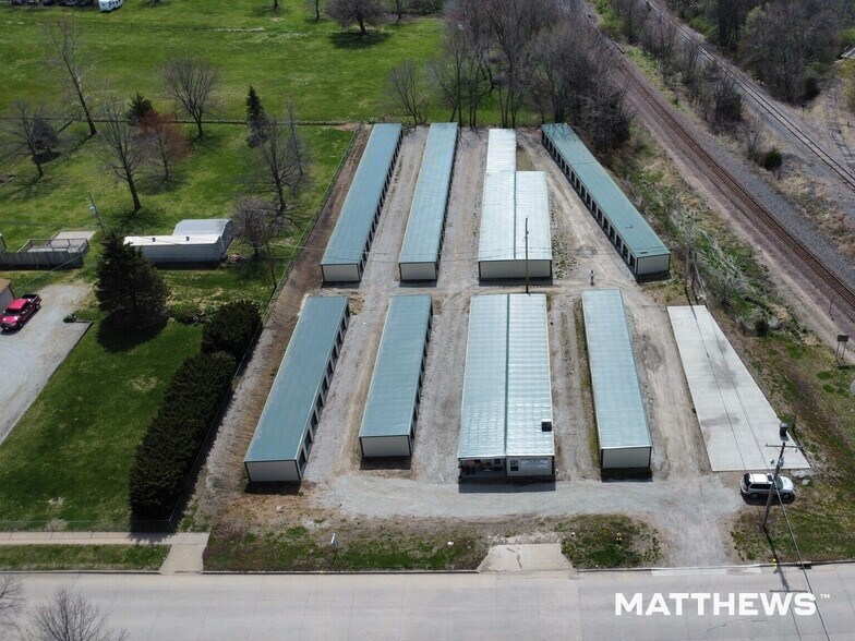 More Photos Of 727 Iowa St, Hiawatha Self Storage For Sale