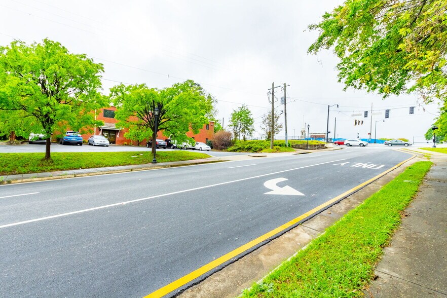 More Photos Of 94 E Crogan St, Lawrenceville Office For Lease