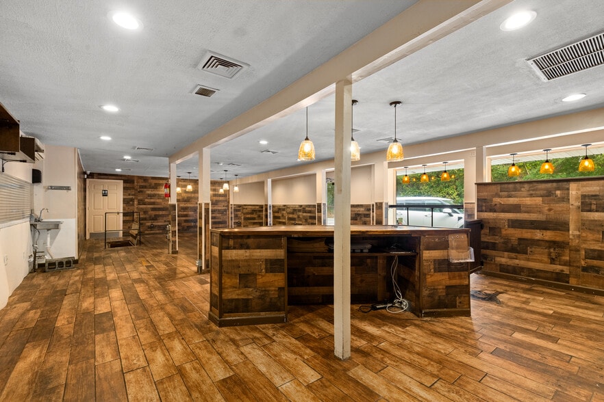 More Photos Of , Bloomingdale General Retail For Sale