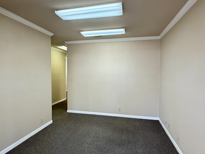 More Photos Of 12343 Hymeadow Dr, Austin Office For Lease