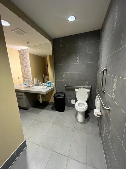 More Photos Of 9927 E Bell Rd, Scottsdale Medical For Lease