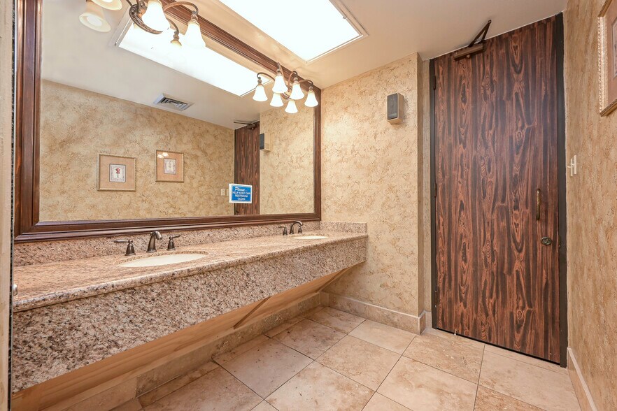 More Photos Of 5625 Cypress Creek Pky, Houston Office For Sale