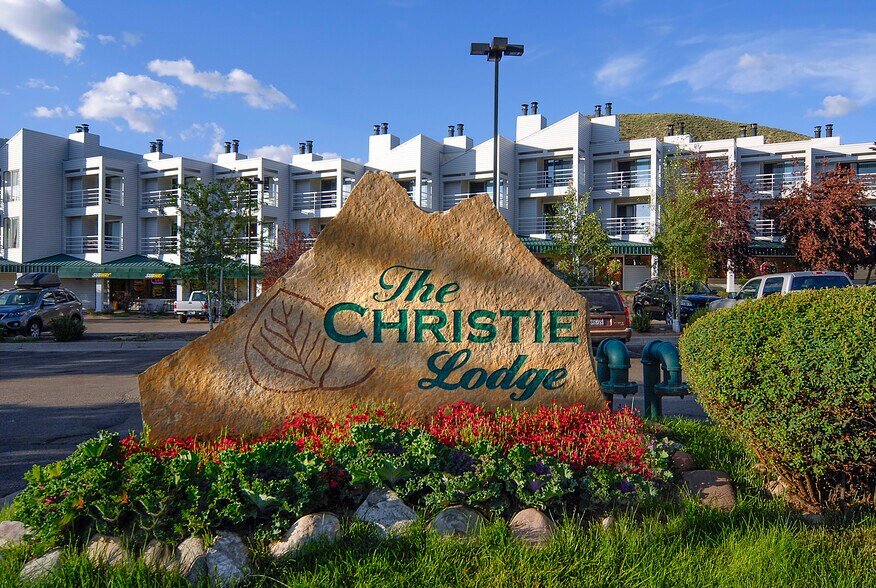 Primary Photo Of 47 E Beaver Creek Blvd, Avon Hotel For Lease