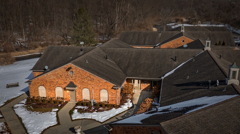 More Photos Of 940 W Avon Rd, Rochester Hills Medical For Lease