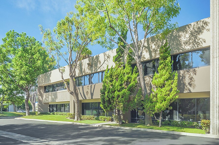 More Photos Of 350 Fischer Ave, Costa Mesa Light Distribution For Lease