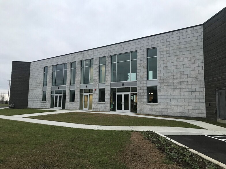 More Photos Of 431 Franklin Park W, Saint Albans Industrial For Lease