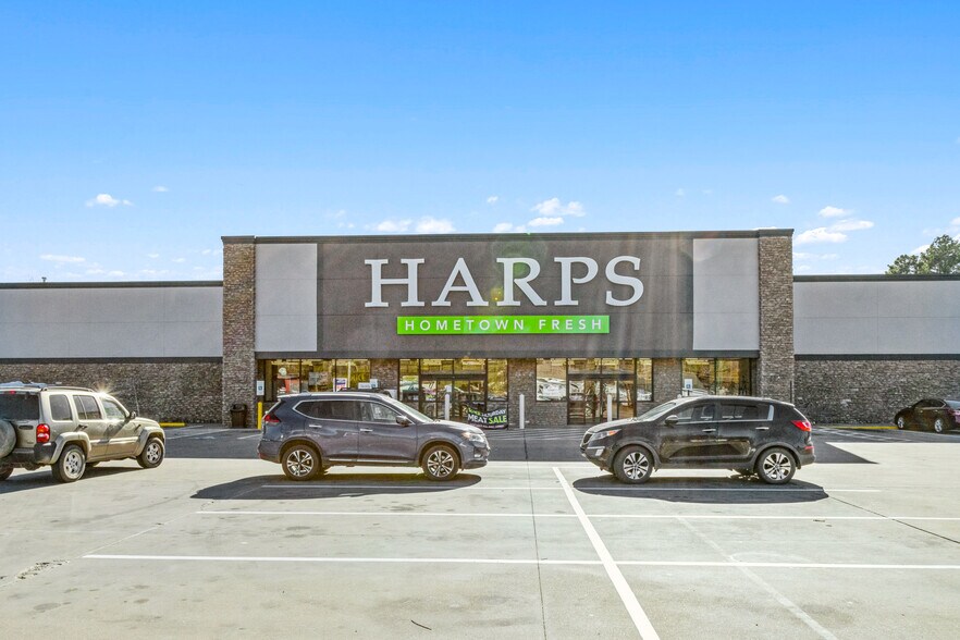 More Photos Of 1004 E Walnut St, Paris Supermarket For Sale