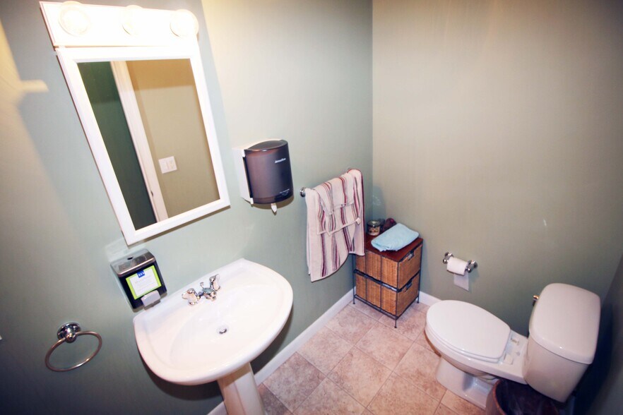 More Photos Of 845 N Main St, Providence Medical For Sale