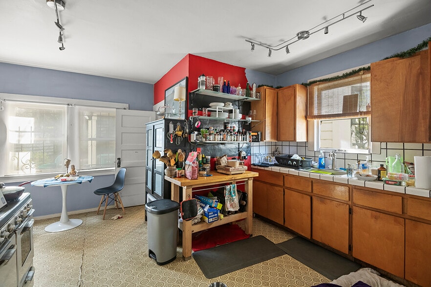 More Photos Of 326 Athol Ave, Oakland Multifamily For Sale
