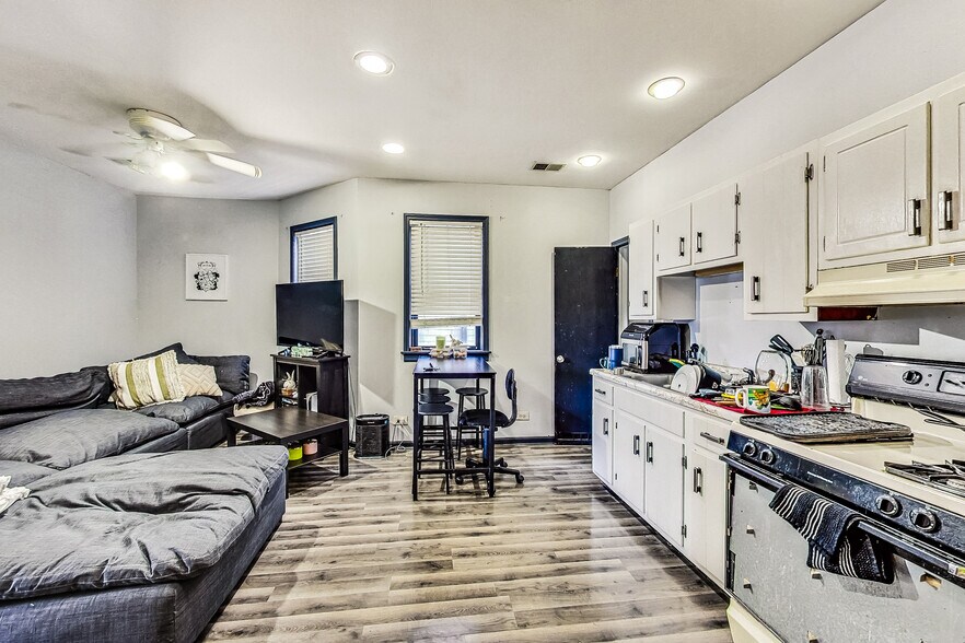 More Photos Of 2506-2508 N Clybourn Ave, Chicago Storefront Retail Residential For Sale