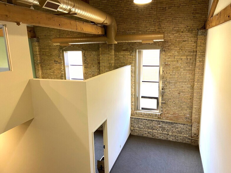 More Photos Of 2324 University Ave W, Saint Paul Loft Creative Space For Lease