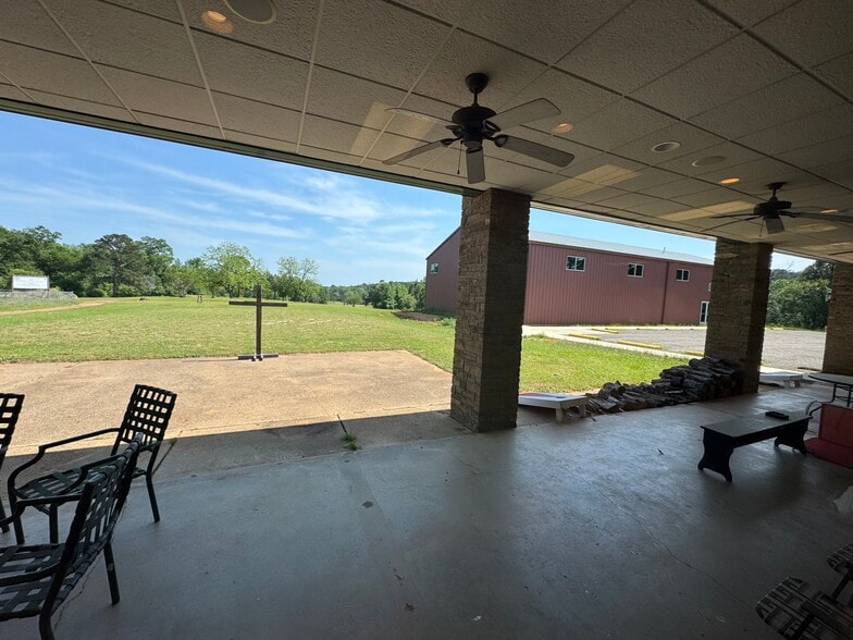 More Photos Of 2130 Country Club Rd, Palestine Golf Course Driving Range For Sale