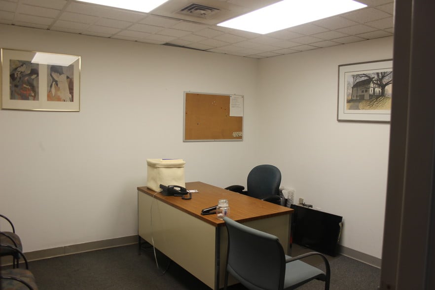 More Photos Of 130 Lenox Ave, Stamford Warehouse For Sale