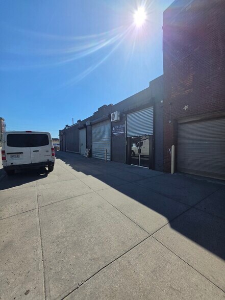 More Photos Of 51 Van Brunt St, Brooklyn Warehouse For Lease