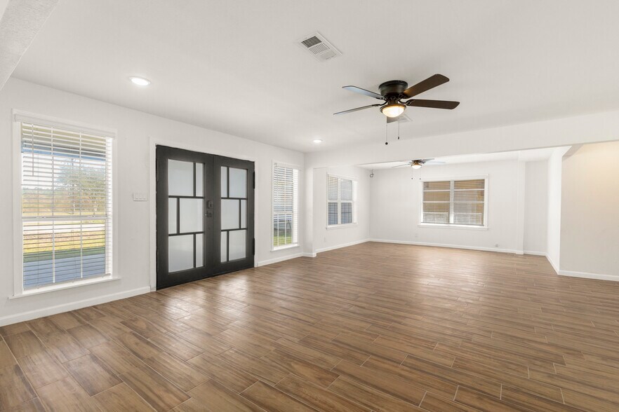 More Photos Of 14135 Huffmeister Rd, Cypress Freestanding For Lease