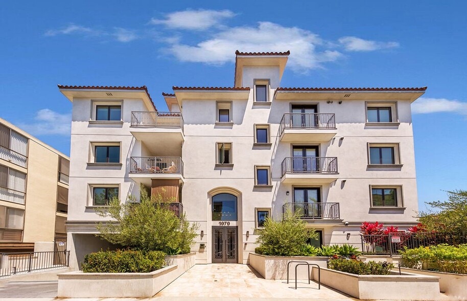 Primary Photo Of 1070 S Bedford St, Los Angeles Multifamily For Sale