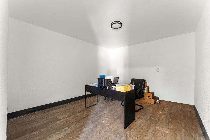 More Photos Of 960 W 1st St, Pomona Warehouse For Sale