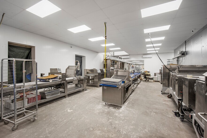 More Photos Of 381 Vineyard Ave, Highland Refrigeration Cold Storage For Sale