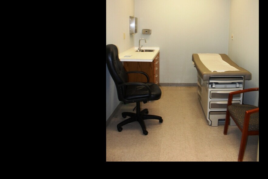 More Photos Of 1506 E Lincoln Rd, Idabel Medical For Sale