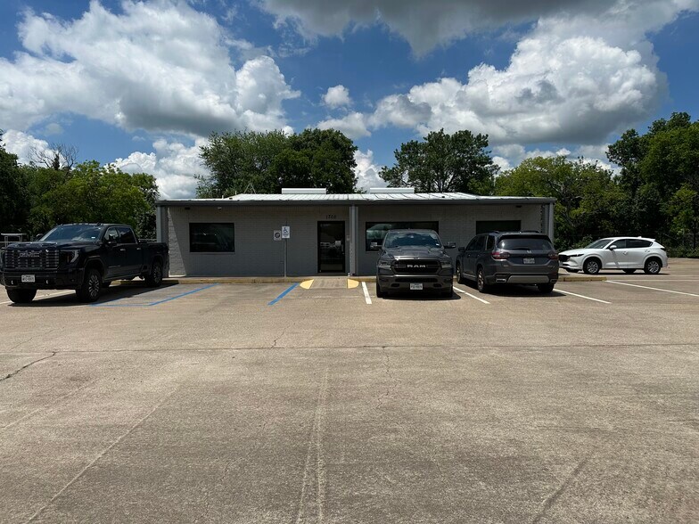 Primary Photo Of 1705 N Main St, Cleburne Auto Dealership For Lease