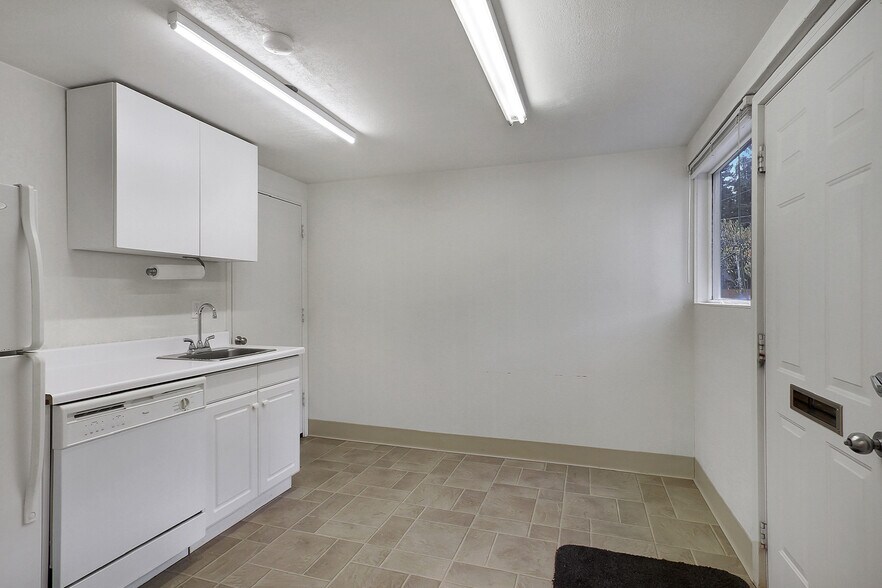 More Photos Of 23631 Edmonds Way, Edmonds Warehouse For Sale