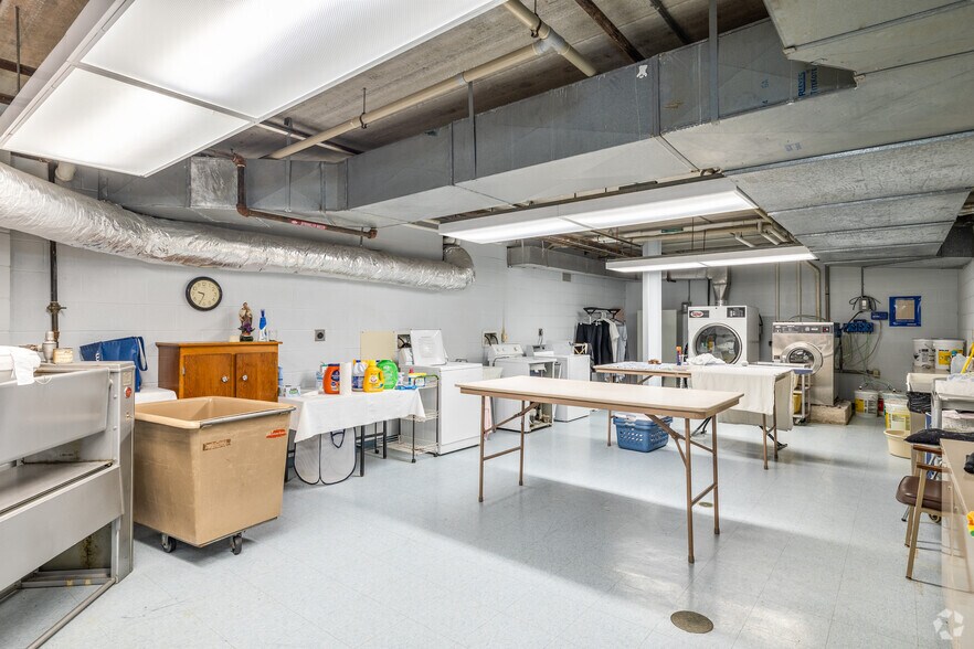 More Photos Of 39 N Portage Path, Akron Shelter For Sale