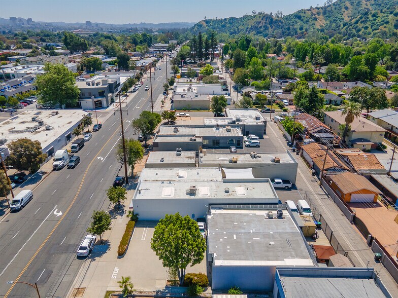 More Photos Of 1812 Victory Blvd, Glendale Flex For Sale