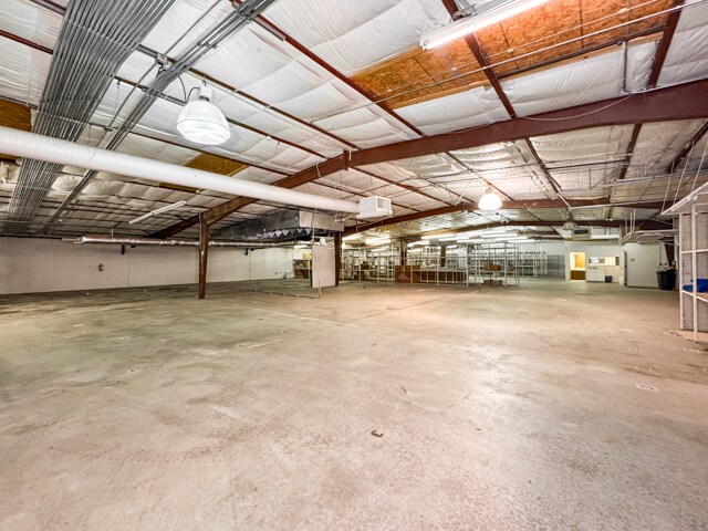 More Photos Of 100 Holiday Ln, Tonkawa Warehouse For Lease