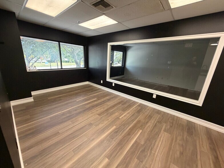 More Photos Of 6401 E Rogers Cir, Boca Raton Light Distribution For Lease