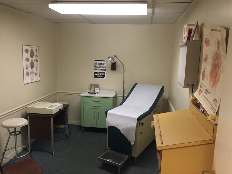 More Photos Of 6116 Rolling Rd, Springfield Medical For Sale