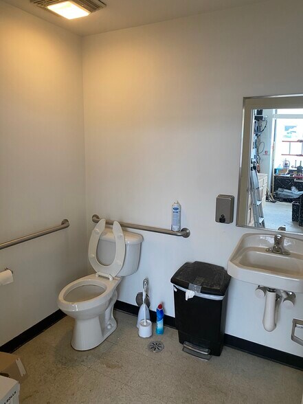 More Photos Of 3158 N Seminary Ave, Chicago Apartments For Lease