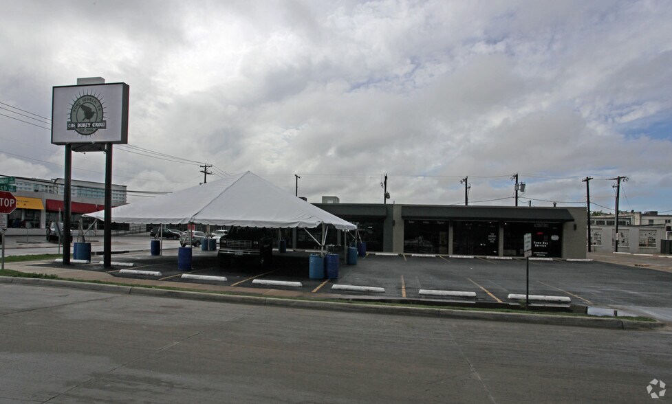 More Photos Of 2801-2807 Crockett St, Fort Worth Flex For Lease