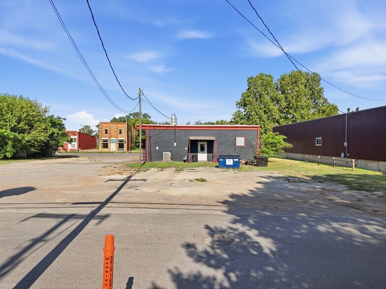 More Photos Of 112 N Chisholm Trl, Dover Restaurant For Sale