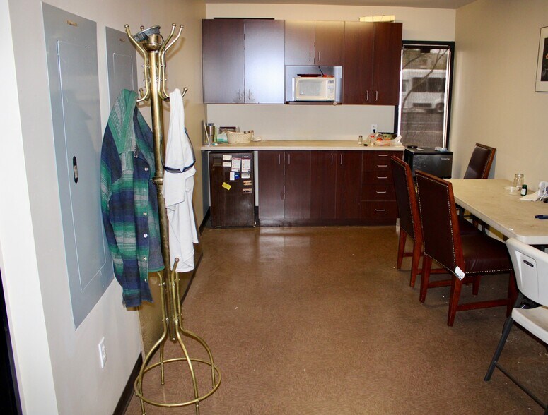 More Photos Of 1422 W Camelback Rd, Phoenix Medical For Sale