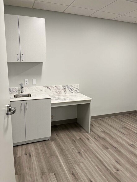 More Photos Of 6262 Sunset Dr, Miami Office For Lease