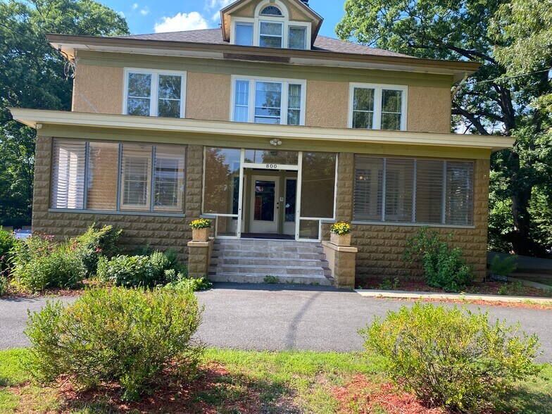More Photos Of 800 3rd St, Herndon Office For Lease