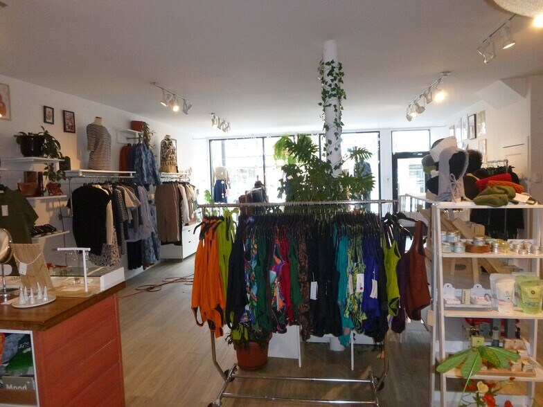 More Photos Of 6784-6786 Boul Saint-Laurent, Montréal Storefront Retail Residential For Sale