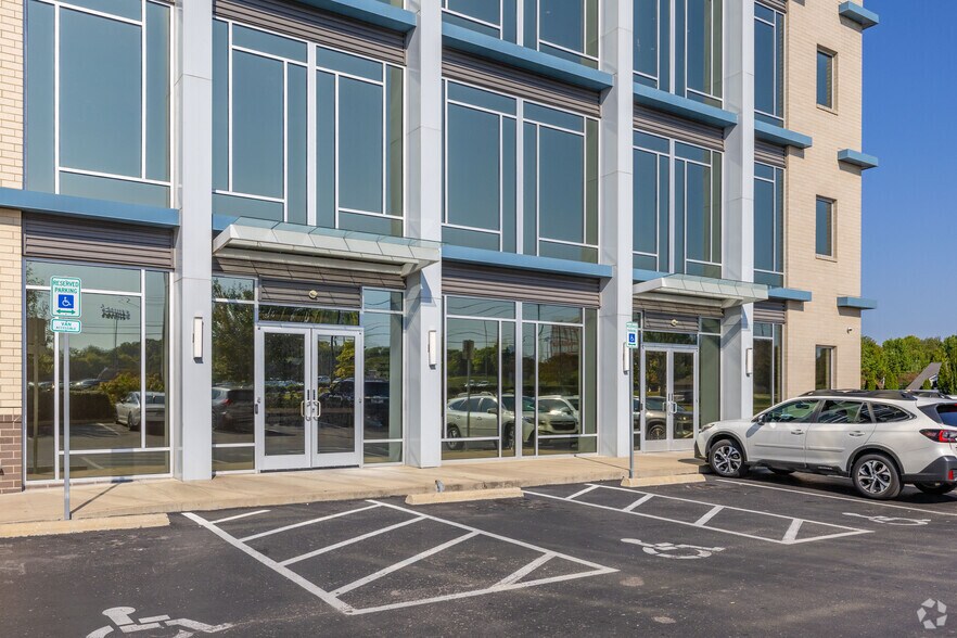 More Photos Of 4107 Mallory Ln, Franklin Medical For Lease