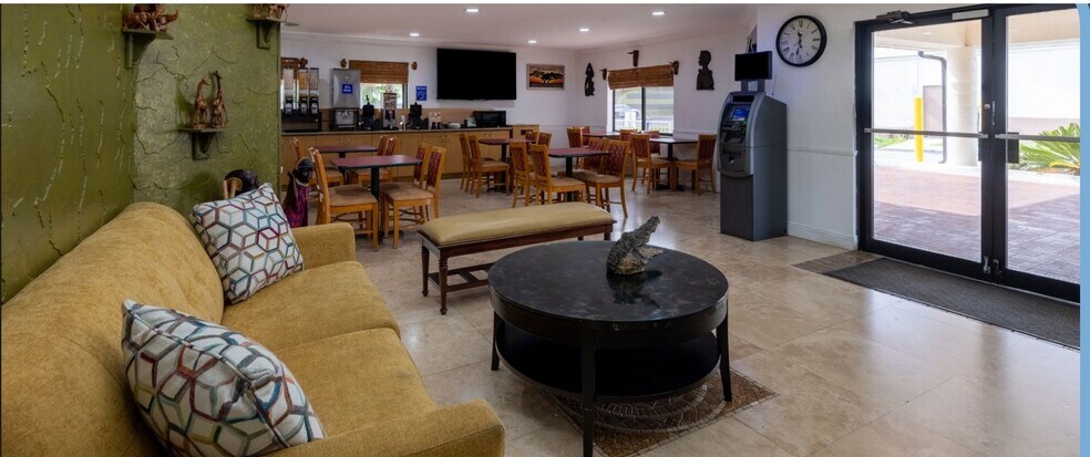 More Photos Of 409 SE 1st Ave, Florida City Hotel For Sale