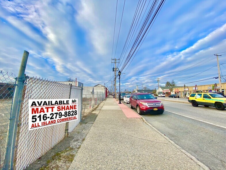 More Photos Of 1822-1836 Deer Park Ave, Deer Park Auto Repair For Sale
