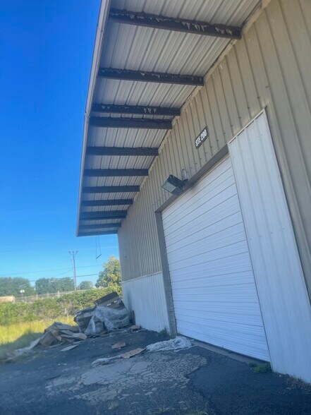 More Photos Of 700 Exchange Ave, Conway Distribution For Lease