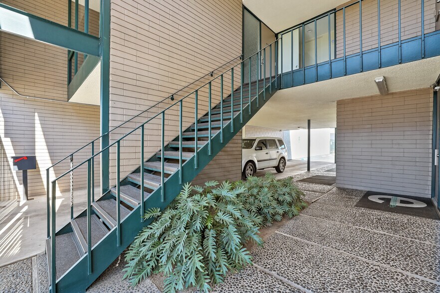 More Photos Of 1905 N Main St, Santa Ana Office For Lease