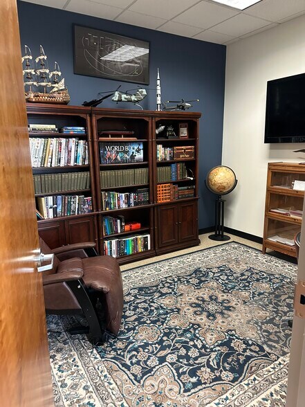 More Photos Of 16740 Birkdale Commons Pky, Huntersville Office Residential For Lease