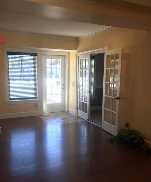 More Photos Of 69 York St, Kennebunk Medical For Sale