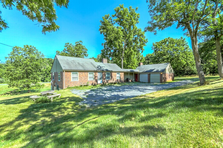 More Photos Of 1207 Flohrs Church Rd, Biglerville Hospitality For Sale