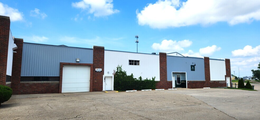 More Photos Of 200 N 8th Ave E, Newton Industrial For Sale