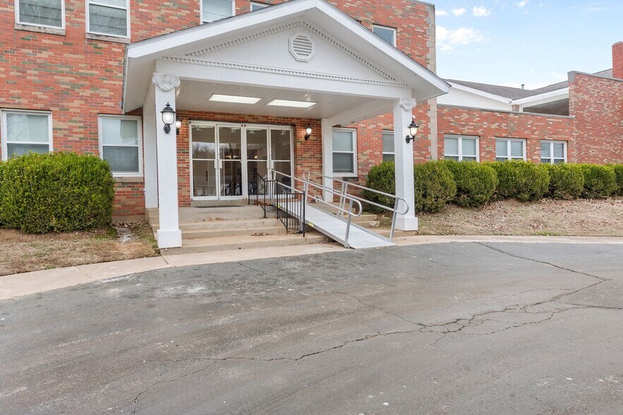 More Photos Of 8861 Botanical Ave, Caseyville Specialty For Sale